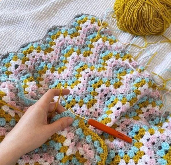 Granny Ripple Blanket Free Crochet Pattern - Manual Crafts