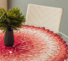 Toalla de crochet redonda frambuesa