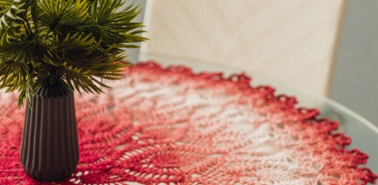 Toalla de crochet redonda frambuesa