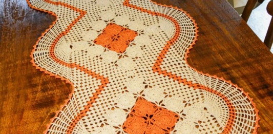 El Encanto del Camino de Mesa de Crochet Naranja