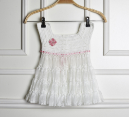 El Encanto del Vestido Infantil Crochet Blanco y Rosa