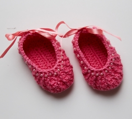 Sapatilla de Ganchillo Rosa con Perlas para Bebés